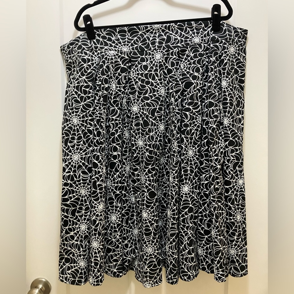 Pinup Couture/Laura Byrnes Long Jun skirt 4X skirt Black Widow pattern